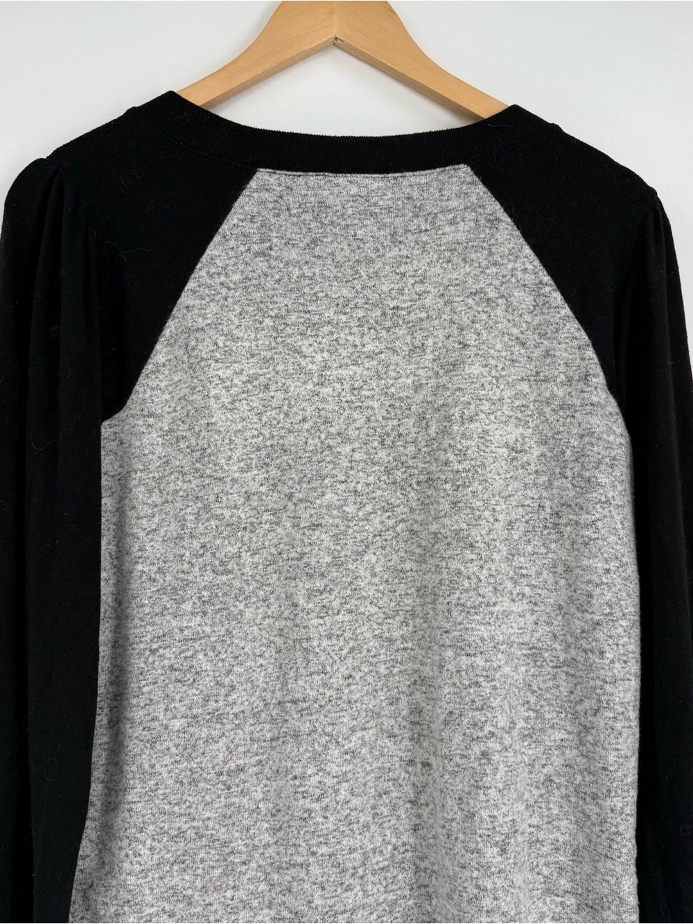 Evereve Gray/Black Long Sleeve Baseball Tee Top Raglan Plush Size S Sporty